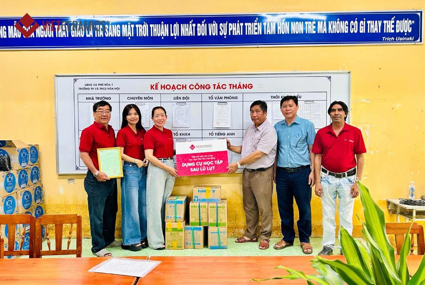 Vietceramics trao tặng 03 máy lọc nước cùng các phần quà dụng cụ học tập cho trường Tiểu học & THCS Hòa Hội (Xã Hòa Hội, Huyện Phú Hòa).